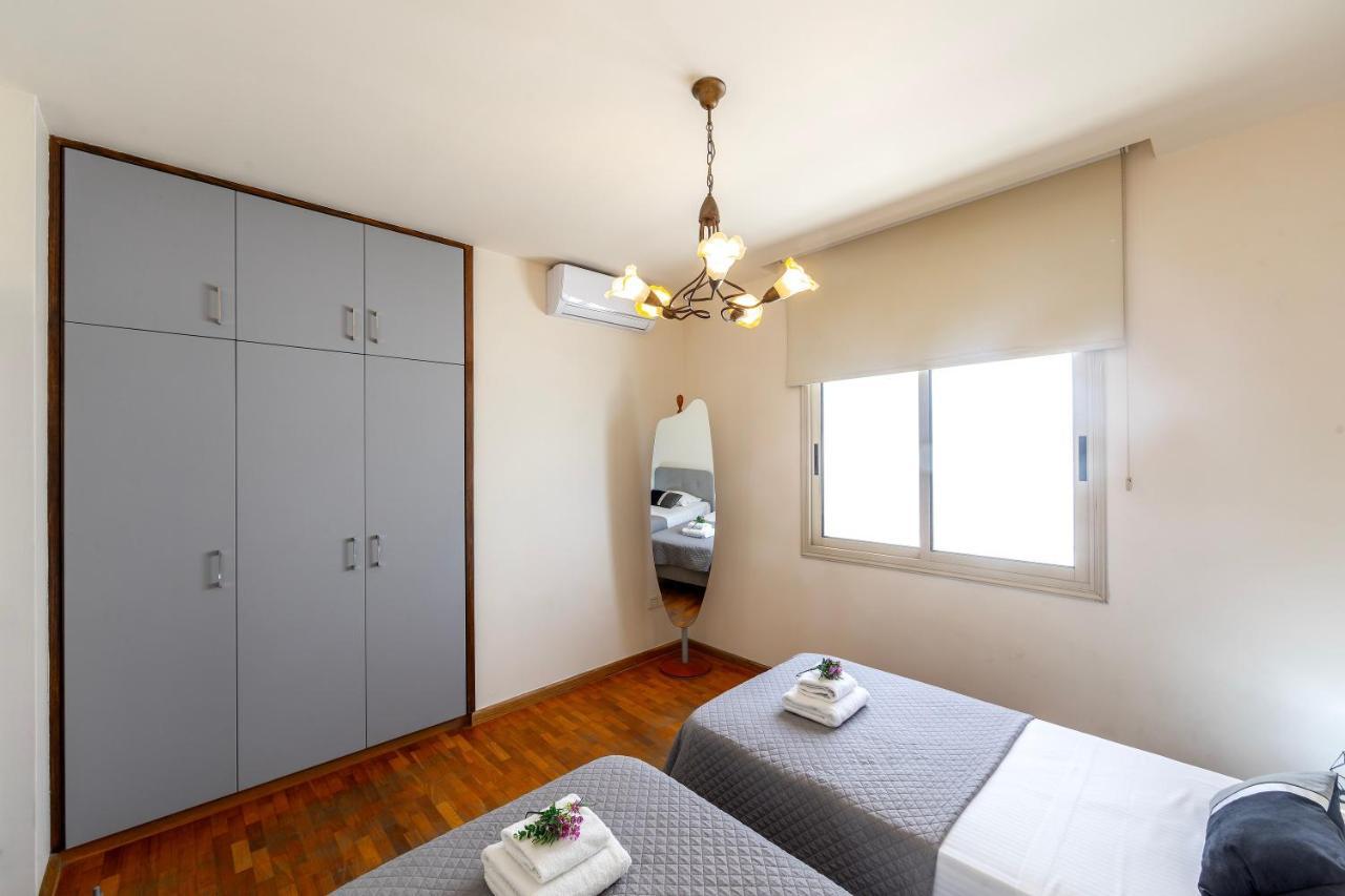Mackenzie Beachfront Eftyhia Suite Larnaka Exterior foto