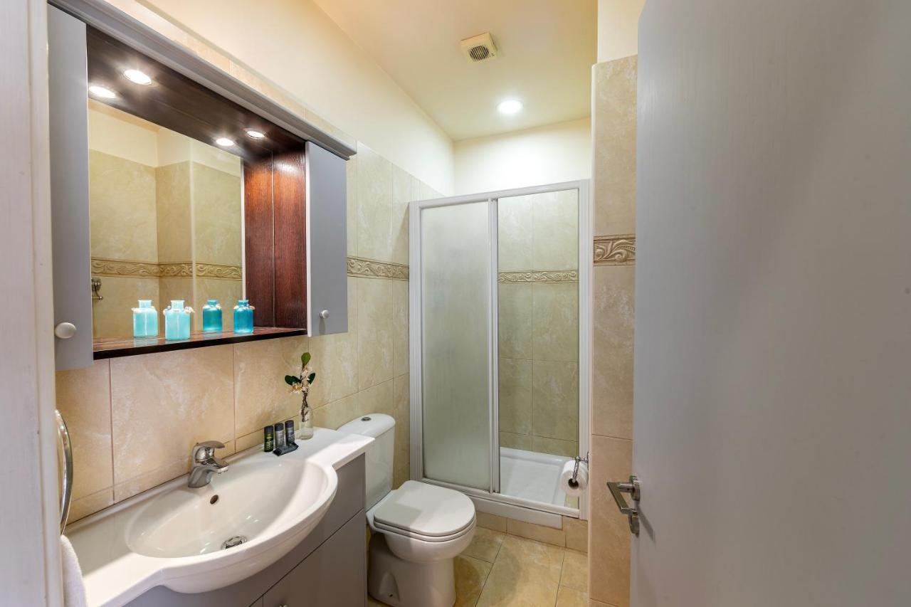 Mackenzie Beachfront Eftyhia Suite Larnaka Exterior foto