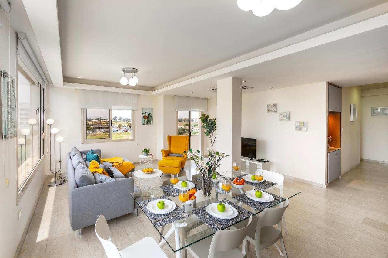 Mackenzie Beachfront Eftyhia Suite Larnaka Exterior foto