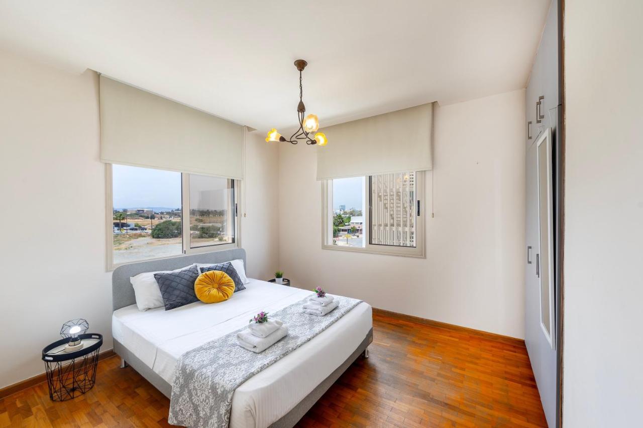 Mackenzie Beachfront Eftyhia Suite Larnaka Exterior foto